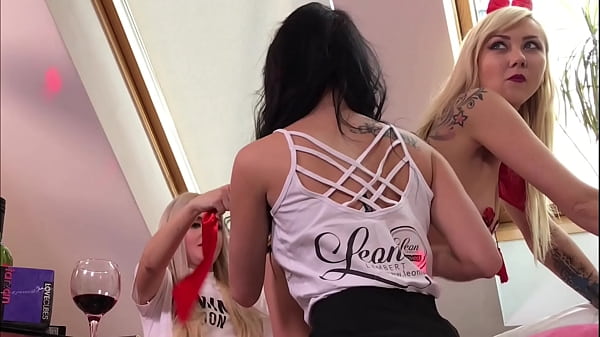 Long Lost Upskirt Cam Tight Pussy Long Crossed Legs Girls Upskirts