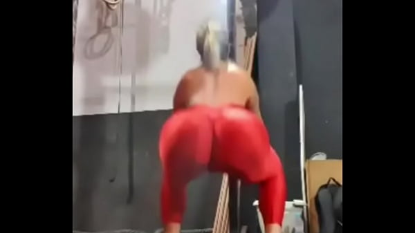 Rabuda gostosa na academia mostrando o cuzao Hot Scene HD